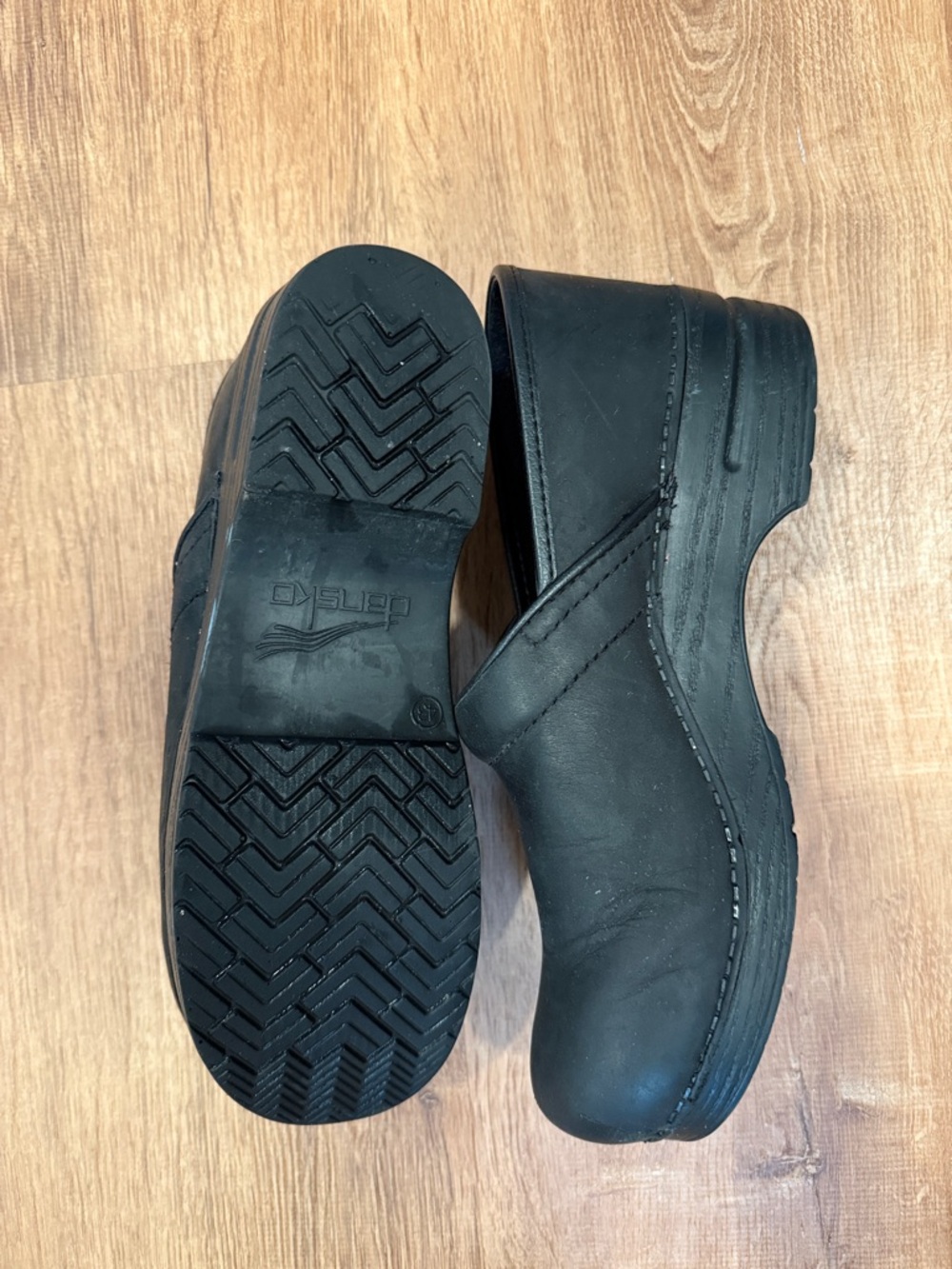 Dansko Black Leather Comfort Clog - Picture 3 of 4